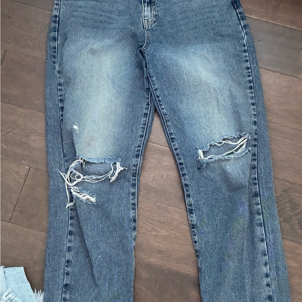 Stylish Distressed Boyfriend Jeans in Blue